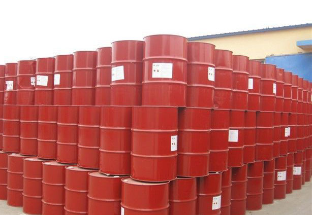 噴涂型聚氨酯包括用底漆及合成樹脂等直接噴涂及發(fā)泡聚氨酯噴涂兩部分。用底漆及合成樹脂直接噴涂的主要用于防腐耐磨、密封、保溫等，特點(diǎn)在于耐磨性好、抗沖蝕磨損性優(yōu)良、噴涂涂層從25μ到數(shù)毫米可一次噴涂成型且不產(chǎn)生掛流現(xiàn)象。