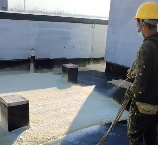 高速路服務區(qū)樓頂屋面噴涂